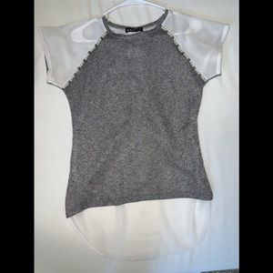 A short sleeve blouse.